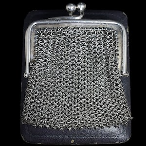 Beautiful Antique Art Deco Birmingham 1938 Hallmarked Decorative Sterling Silver Chainmail Mesh Sovereign Coin Purse Necklace Pendant