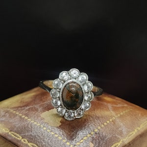 Beautiful Antique Art Deco Circa 1940s Decorative Floral Natural Scottish Moss Agate Paste Halo 9ct Yellow Gold Ring - size J1/2