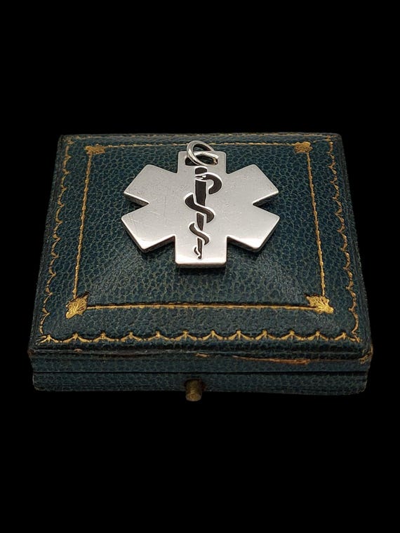 Beautiful Modern Skillfully Crafted Decorative St… - image 1