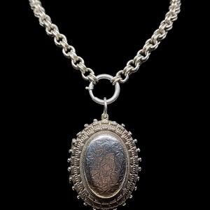 Vackert antikt viktorianskt halsband med dekorativt unikt eteriskt murgrönabladsmönster från cirka 1860-1880, sterlingsilver