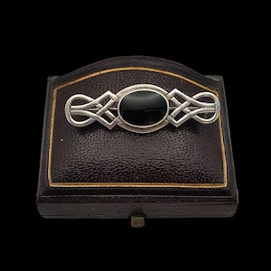Beautiful Vintage Scottish Edinburgh 1988 Hallmarked Skillfully Crafted Malcolm Grey Celtic Knot Design Black Onyx Sterling Silver Brooch