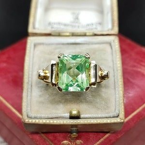 Stunning Vintage Circa 1940s Unique Statement Design Large Emerald Cut Synthetic Spinel Uranium Glass 14ct Yellow Gold Ring size R1/2 image 3