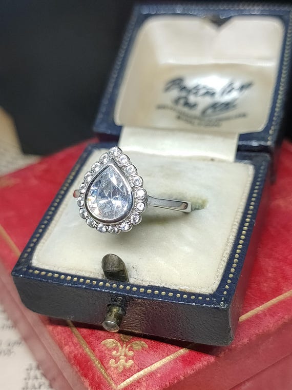 Beautiful Modern Statement Skillfully Crafted Eng… - image 4