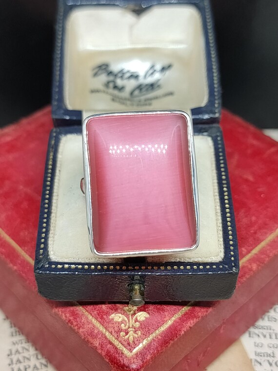 Striking Modern Skillfully Crafted Statement Desi… - image 2