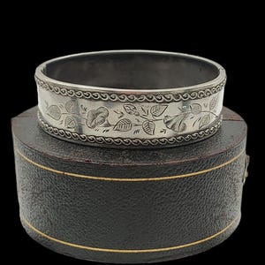 Beautiful Antique Victorian Circa 1880s Aesthetic Movement Decorative Floral Etched Design Sterling Silver Bangle Bracelet - lgth 6.5&quot;