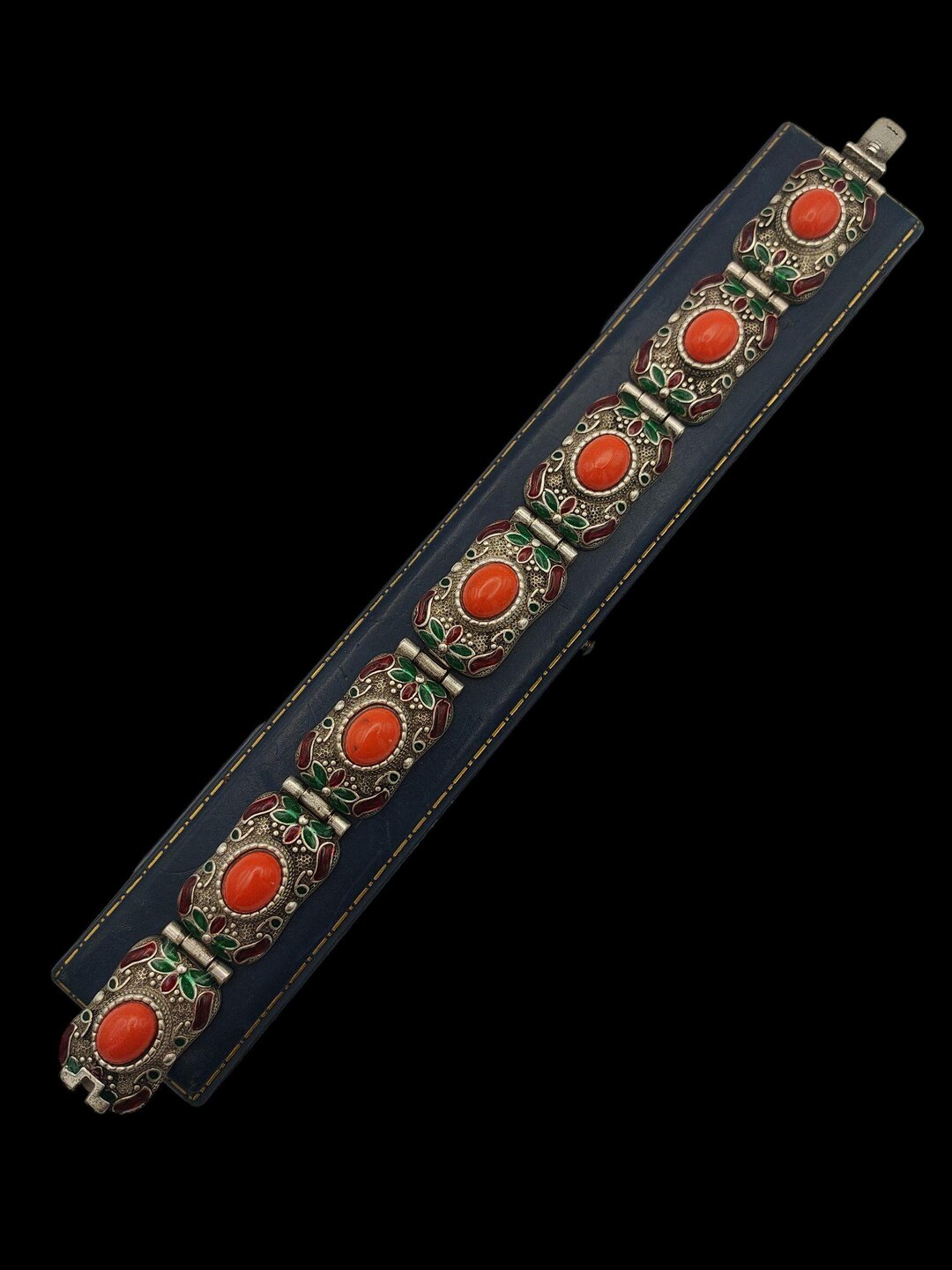 Beautiful Vintage Skillfully Crafted Chinese Tibetan Origin