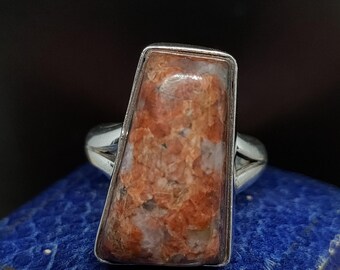 Beautiful Statement Vintage Circa 1980s Decorative Modernist Skillfully Hand Crafted Bezel Set Natural Jasper Gemstone Sterling Silver Ring