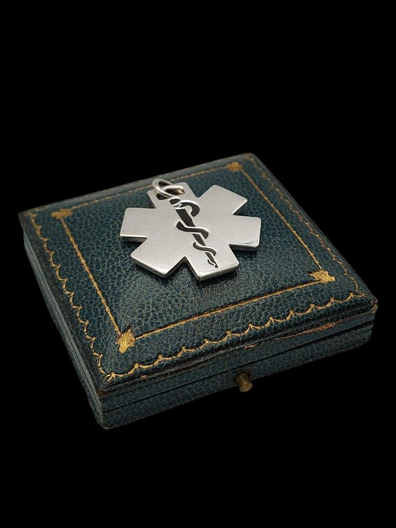 Beautiful Modern Skillfully Crafted Decorative St… - image 3