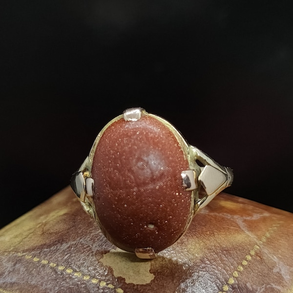 Beautiful Antique Egyptian Revival Circa 1900 Decorative Etched Scarab Symbolic Goldstone Cabochon Rosey 9ct Gold Ring - size Q