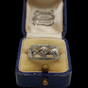 Prachtige, moderne, vakkundig vervaardigde, decoratieve, stapelbare ring met bloemenknoopdesign en sprankelende edelsteen, natuurlijke diamant en sterling zilver - N1/2