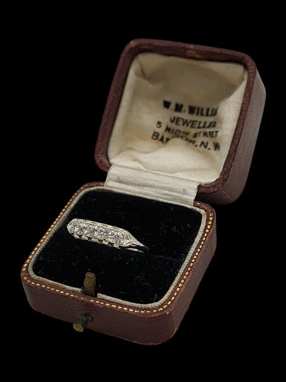 Beautiful Modern Skillfully Crafted Stable Sparkl… - image 3