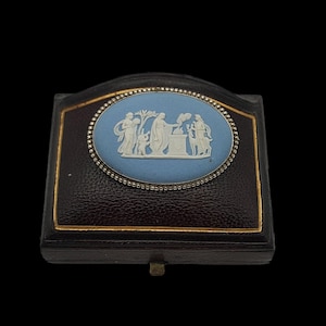 Beautiful Vintage Skillfully Crafted Decorative Statement Wedgewood Jasperware Ceramic Cameo Sterling Silver Brooch - lgth 42.4mm