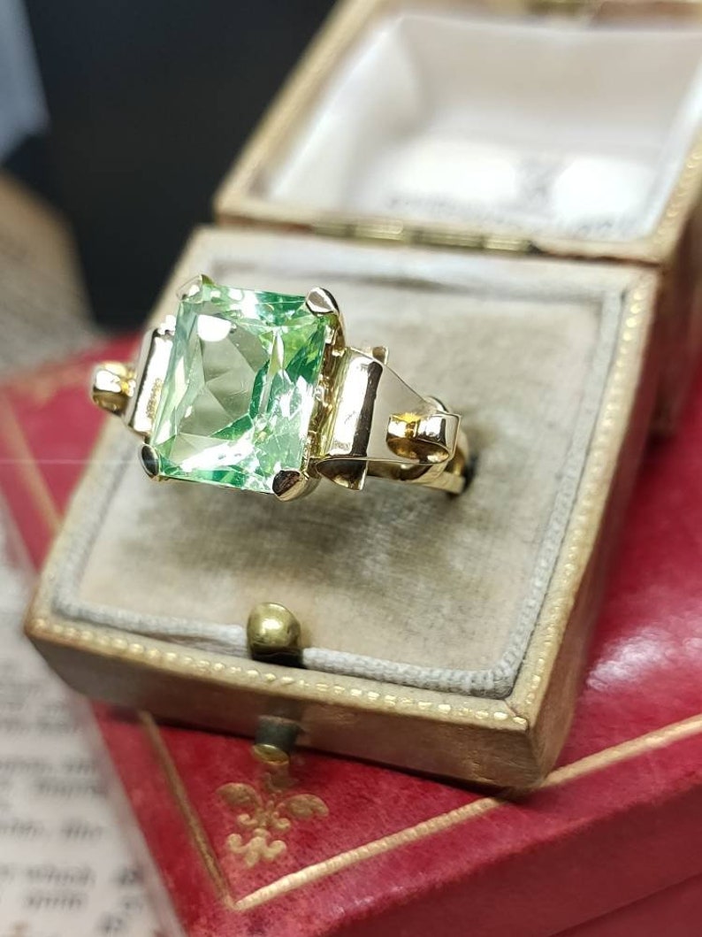 Stunning Vintage Circa 1940s Unique Statement Design Large Emerald Cut Synthetic Spinel Uranium Glass 14ct Yellow Gold Ring size R1/2 image 4