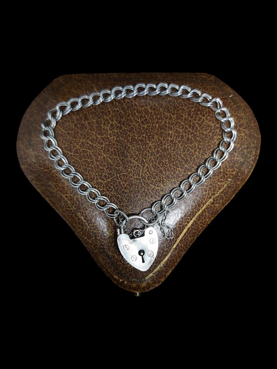 Beautiful Vintage London 1980 Hallmarked Skillfully Crafted