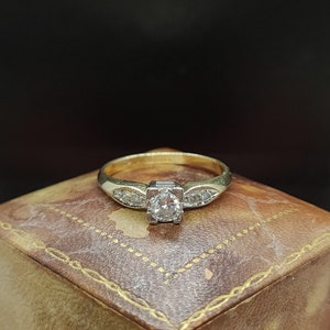 Beautiful Vintage Sheffield Hallmarked Decorative Set Solitaire Natural Diamond Set 0.20 Carat 18ct Yellow Gold Engagement Ring - size K