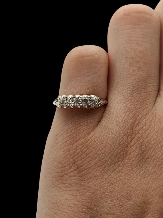 Beautiful Modern Skillfully Crafted Stable Sparkl… - image 6