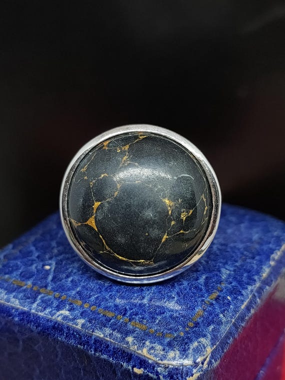 Amazing Modern Decorative Skillfully Crafted Stat… - image 1