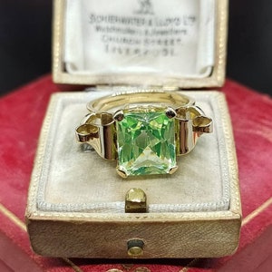 Stunning Vintage Circa 1940s Unique Statement Design Large Emerald Cut Synthetic Spinel Uranium Glass 14ct Yellow Gold Ring size R1/2 image 8