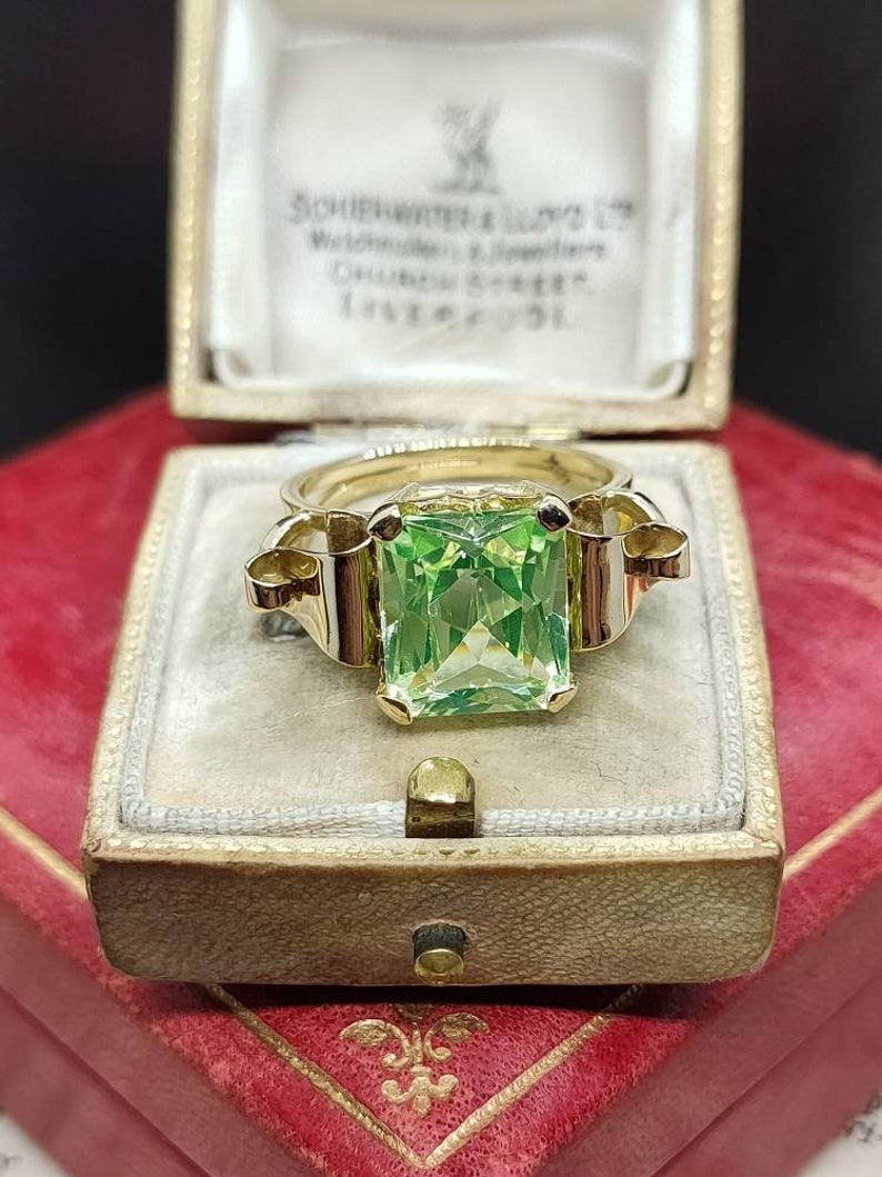 Stunning Vintage Circa 1940s Unique Statement Design Large Emerald Cut Synthetic Spinel Uranium Glass 14ct Yellow Gold Ring size R1/2 image 8