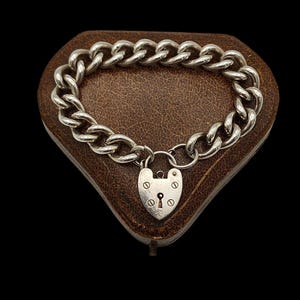 Schöne Vintage Midcentury Geschickt gefertigte Super Schwergewicht Dekorative Herz Vorhängeschloss Runde Panzer Link Sterling Silber Armband