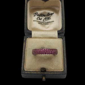 Amazing Vintage Skillfully Crafted Statement Design Stackable Full Eternity Sparkling Gemstone Ruby 18ct Gold Ring - size M1/2 / 6.5