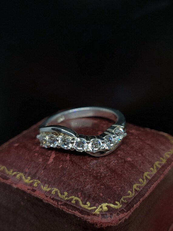 Beautiful Statement Modern Decorative Wave Design… - image 1