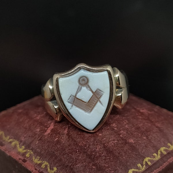 Beautiful Antique Victorian Chester 1899 Hallmarked Carved Set Square Compass Masonic Sardonyx Intaglio 9ct Gold Signet Ring - size O1/2