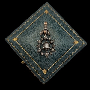 Beautiful Antique Georgian 19th Century Skillfully Crafted Decorative Floral Starburst Design Natural Flat Rose Cut Diamond 9ct Gold Pendant
