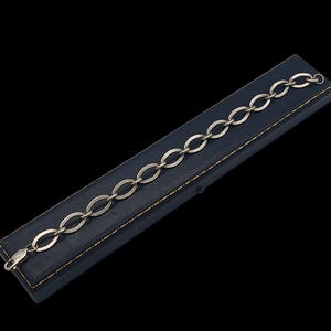 Beautiful Vintage Birmingham Hallmarked Skillfully Crafted Unique Decorative Oval Link Sterling Silver Bracelet - lgth 7.75&quot;