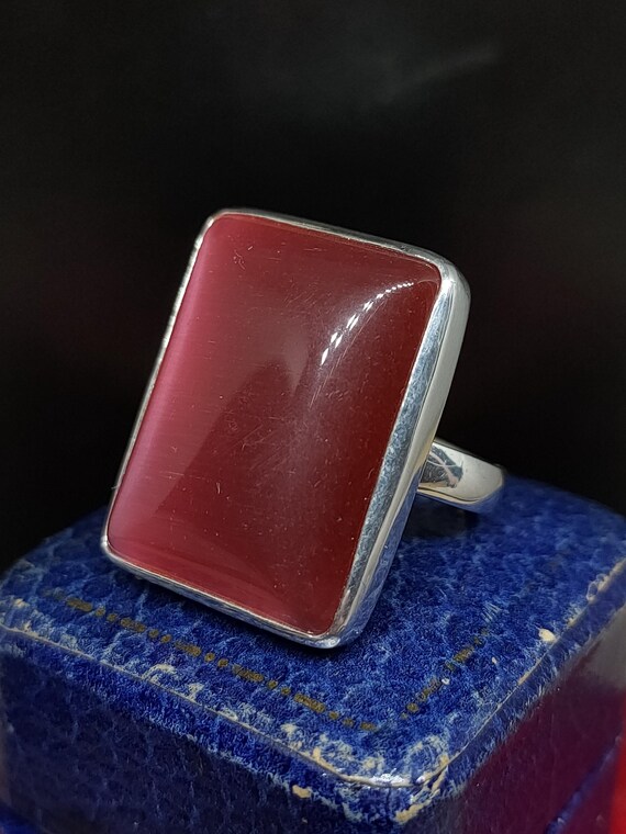 Striking Modern Skillfully Crafted Statement Desi… - image 1