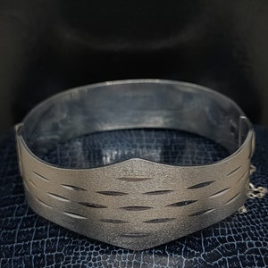 Beautiful Vintage Birmingham 1969 Hallmarked H.SLTD Excalibur Decorative Etched Heavy Weight Solid Sterling Silver Bangle - lgth 6.75&quot;