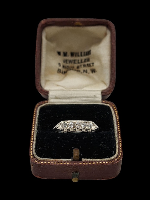 Beautiful Modern Skillfully Crafted Stable Sparkl… - image 2