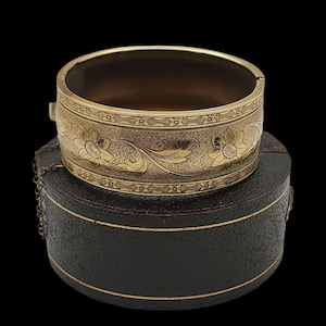 Beautiful Antique Vintage Skillfully Crafted Statement Design Decorative Florally Etched Yellow Gold Gilt Metal Bangle - lgth 7&quot;