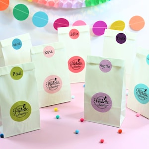 Pochette surprise garnie pour enfant - pochette cadeau personnalisée enfant 1 à 18 ans - cadeau invité fille/ garçon/ mixte - prénom enfant