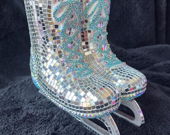 Sculpture de patin à glace disco, statue de patinage artistique, miroirs et strass