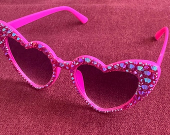 Lunettes de soleil roses en forme de coeurs avec strass de haute qualité