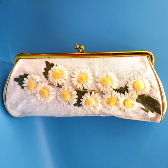 Vintage Vinyl Daisy Millinery Floral Clutch Kiss … - image 2