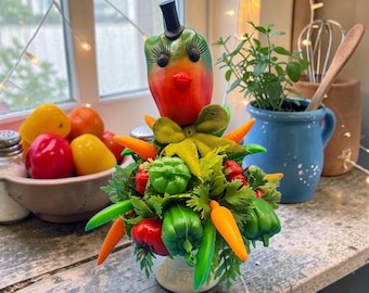 Vintage Anthropomorphic Pepper Head with Lashes Top Hat Vegetables Centerpiece Retro Kitchen Kitsch Decor Hong Kong