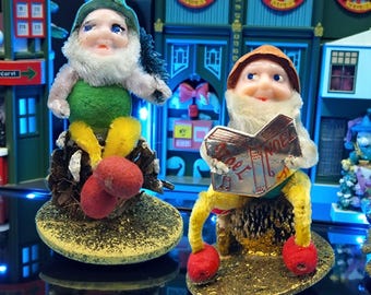 Ornamenti vintage Putz Elf anni '50 Giappone • Albero con spazzola per bottiglie, fungo e pigna • Cappello floccato, decorazione in cotone filato di mica e neve