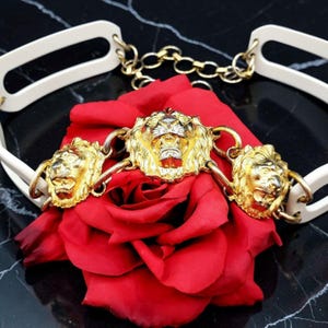 Vintage 1970s Golden Lion Chain Belt White Lucite Acrylic Links Gold Tone Classic Mod Hollywood Regency & Disco Style Statement Accessory