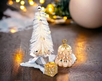Albero di Natale con spazzola per bottiglie bianca vintage, campanella con perline e regalo, 3 pezzi
