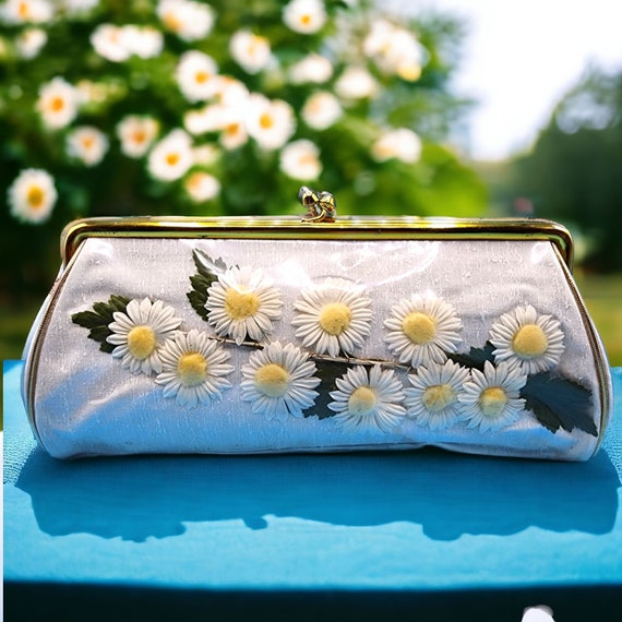 Vintage Vinyl Daisy Millinery Floral Clutch Kiss … - image 1