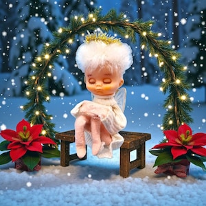 Vintage des années 1950 Pixie Angel Knee Hugger Ornement Yeux endormis Ailes de tulle en feutre Cheveux blancs Clinquant d'or Halo Shabby Christmas Angel