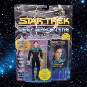 Vintage Star Trek Deep Space Nine Lieutenant Jadzia Dax Action Figure Playmates 1993 DS9 with Skybox Collectors Card and Accessories