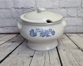 Vintage Pfaltzgraff Yorktowne Covered Soup Tureen with Lid, Vintage Stoneware Soup Server, Farmhouse Kitchen No Laddle