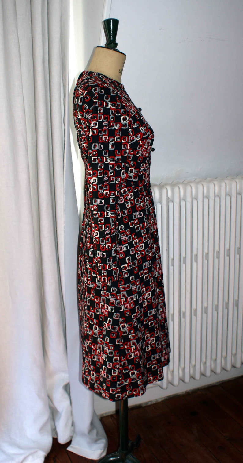 196070 vintage dress with geometric patterns