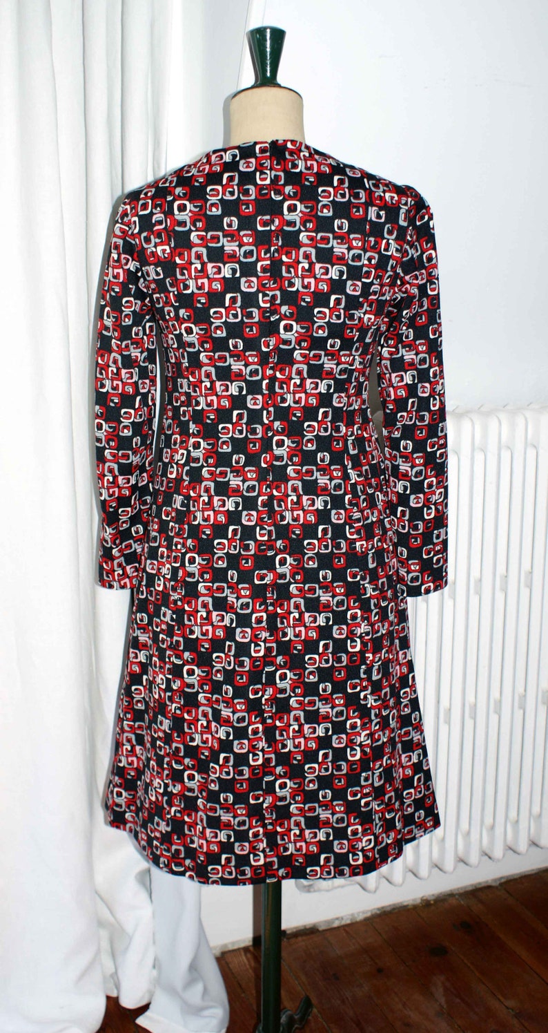 196070 vintage dress with geometric patterns