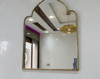 Gebogen vloerspiegel, grote boogspiegel, messing make-upspiegel, antiek messing spiegel, brede boogspiegel voor een stijlvol huis