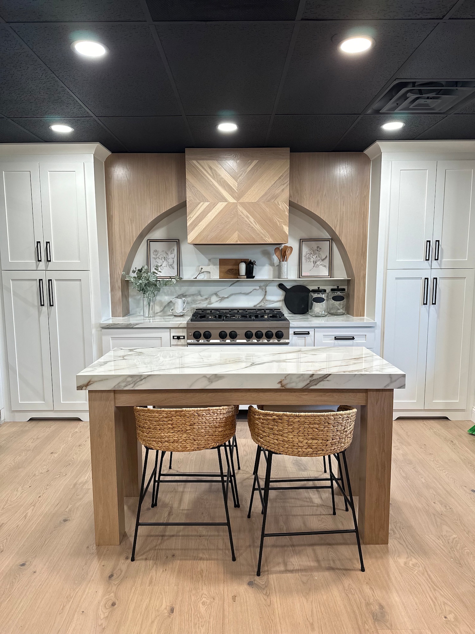 Beautiful White Oak Hood With Side Radius Accents/ White Oak Island ...