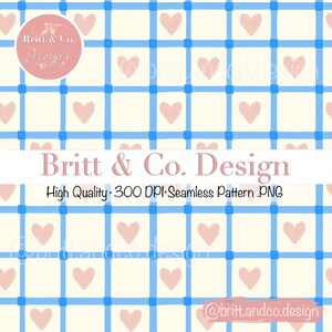 Könnte beinhalten: Ein nahtloses Muster mit einem hellblauen Gitter mit rosa Herzen auf cremefarbenem Hintergrund. Der Text "Britt & Co. Design" erscheint oben und unten im Muster.